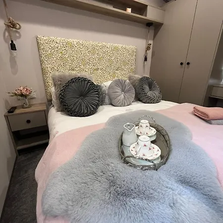 Hot Tub 5 Star Country Park 度假居 *