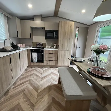 Hot Tub 5 Star Country Park *